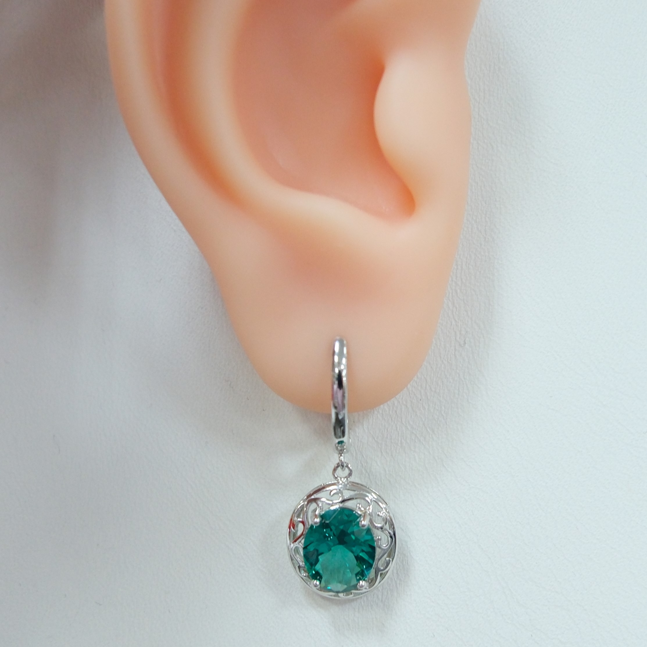 Серебряные серьги с зеленой шпинелью